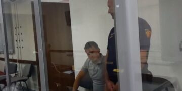 Tronditi opinionin publik, autori lihet në burg