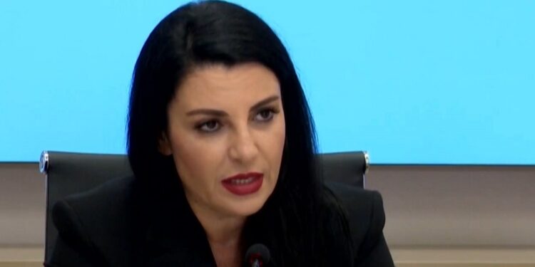 Rritja e çmimit për fashën mbi 800 kv/orë! Balluku: Në fuqi deri në dhjetor, më pas rishikojmë vendimin