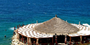 Digjet një “Beach Bar” në Vlorë, ja çfarë njofton policia