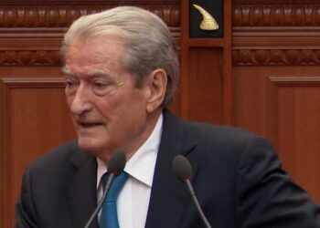 Berisha pyet Ballukun: Çfarë lidhje ka largimi i Nanos me ju?