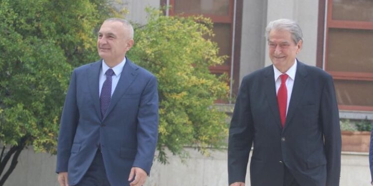 Avokati Beqiri padit në SPAK Metën dhe Berishën, nxjerr provat që i implikojnë në grabitjen e floririt