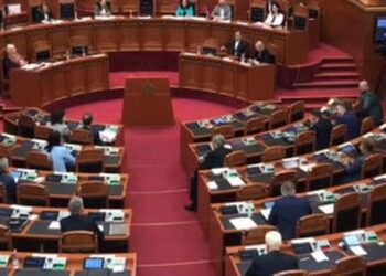 Berisha ulet në karriget e socialistëve, ish-kryeministri shpjegon pse kjo zgjedhje (VIDEO)