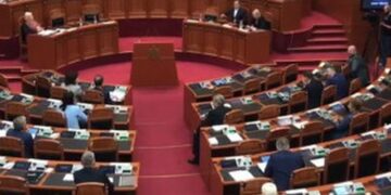 Berisha ulet në karriget e socialistëve, ish-kryeministri shpjegon pse kjo zgjedhje (VIDEO)