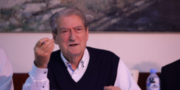 “Treni nuk ndalet”, Berisha fton qytetarët të marrin pjesë në protestën e Metës