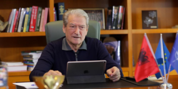 Protestat/Berisha: E vetmja rrugë për të rikthyer shpresën në Shqipëri