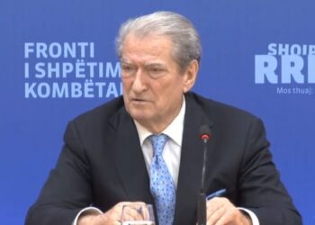 “Do shpëtonte lëkurën e tij”, Berisha sulmon Bashën: Mori pjesë në skenarin e shpalljes time “non-grata”