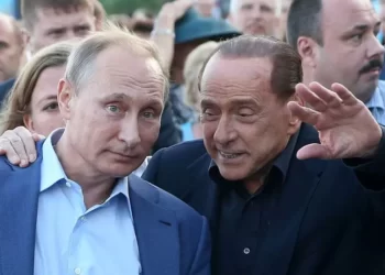 Berlusconi: Putinin e kanë ‘shtyrë’ të nisë l*ftën