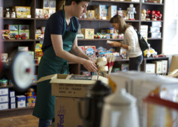 43% e të punësuarve në vend marrin deri në 330 euro në muaj