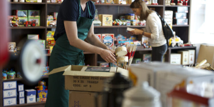 43% e të punësuarve në vend marrin deri në 330 euro në muaj