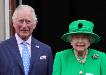 “Jeta ime do t’i kushtohet gjithmonë shërbimit tuaj”, Charles vajton humbjen e nënës së tij ndërsa bëhet Mbret