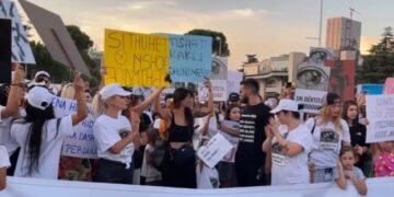 Abuzimi i 11-vjeçares nga 5 persona, Tirana në protestë