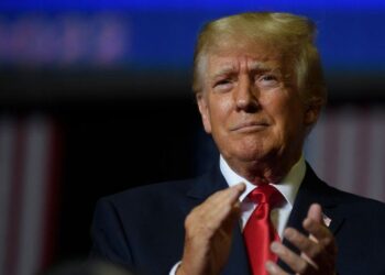 Donatorët shpenzojnë miliona në betejat ligjore të Trump