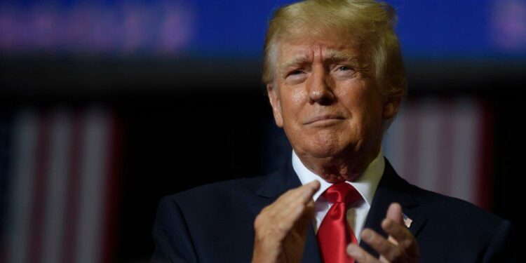 Donatorët shpenzojnë miliona në betejat ligjore të Trump