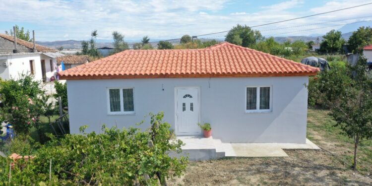 Një shtëpi e re për familje Kasa, “Fundjavë Ndryshe” u rikthen buzëqeshjen