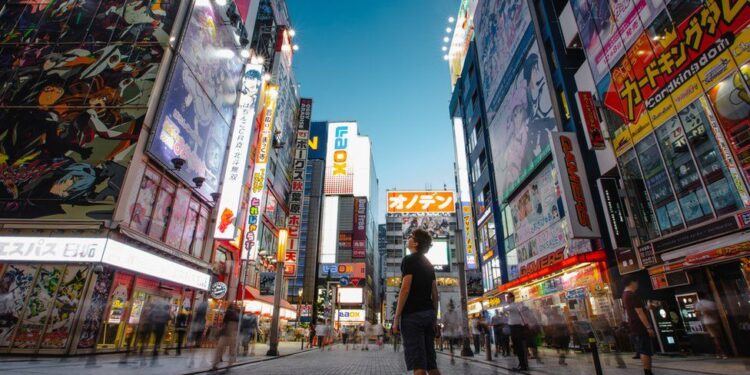 Japonia mund të heqë kufirin për turistët e huaj, për të rritur ekonominë