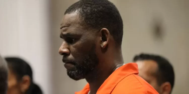 Gjyqi i dytë/ Këngëtari R. Kelly shpallet fajtor për abuzim të fëmijëve