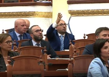 Korreshi ironizon Felajn: Na keni vjedhur dhe rregulloren, s’po e gjejmë t’ju kundërshtojmë