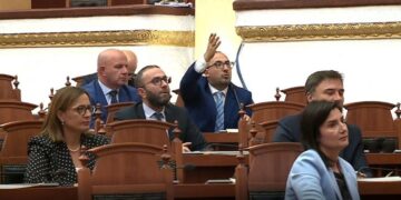 Korreshi ironizon Felajn: Na keni vjedhur dhe rregulloren, s’po e gjejmë t’ju kundërshtojmë