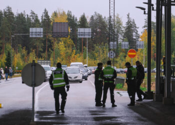 Finlanda ndalon hyrjen e rusëve për qëllime turistike