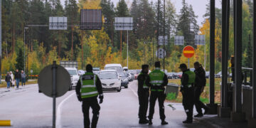 Finlanda ndalon hyrjen e rusëve për qëllime turistike