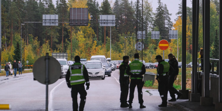 Finlanda ndalon hyrjen e rusëve për qëllime turistike