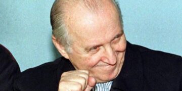 “Libri ka erotizëm të tepërt dhe skena s*ksuale”, urdhri i Ramiz Alisë për romanin e Petro Markos