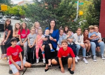 Ministrja Evis Kushi vizitë në shkollën shqipe “Alba Life” në Nju Jork