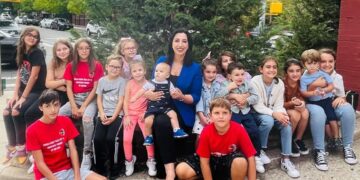 Ministrja Evis Kushi vizitë në shkollën shqipe “Alba Life” në Nju Jork