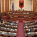 “Do marrin fjalën sa herë të duan”, deputetët i bien tavolinës pasi nuk lejohen të flasin