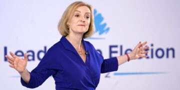 Britania do të ndajë të paktën 2.6 miliardë dollarë për Ukrainën vitin e ardhshëm