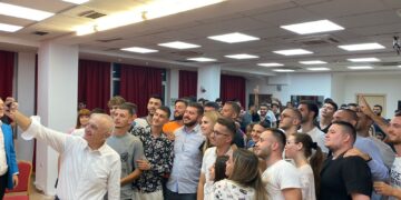 Meta i shqetësuar për ikjen e të rinjve: Kurrë nuk do të gjejnë Atdhe!