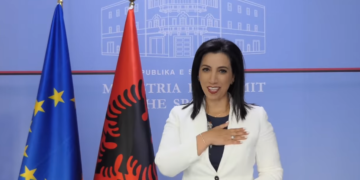 Dita Botërore e Gjuhëve të Shenjave/ Ministrja Evis Kushi mesazh ndërgjegjësimi