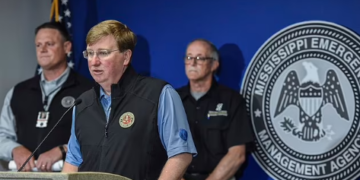 Banorëve të Misisipit iu këshillohet të lahen me gojën mbyllur (VIDEO)