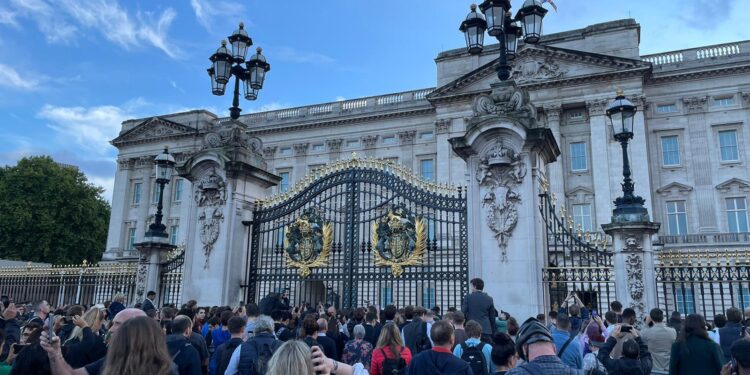 Mbretëria e Bashkuar në zi, shuhet Mbretëresha Elizabeth II