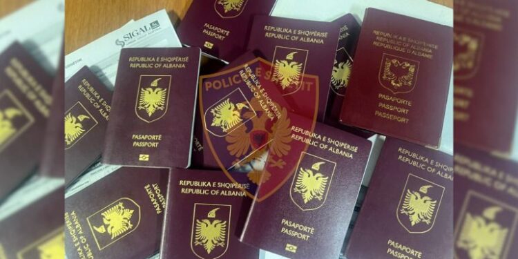 Premtonte viza pune dhe turistike në Angli, pranga 32-vjeçares që mashtronte qytetarët dhe u merrte mijëra euro