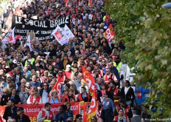 Mijëra francezë protestojnë kundër çmimeve të larta dhe reformës së pensioneve