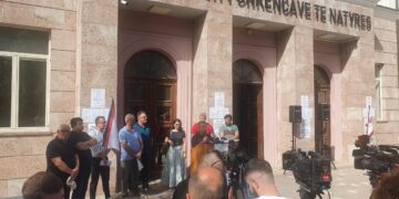 Pedagogët në protestë: Rritje page, paralajmërojnë bojkot nëse nuk ka reagim