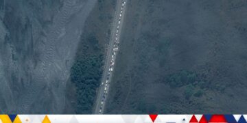 Imazhet satelitore tregojnë 10 milje radhë, ndërsa rusët ikin pas thirrjes së Putin për të l*ftuar