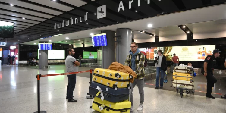 Rusët nisin arratisjet pas rekrutimeve të Putinit