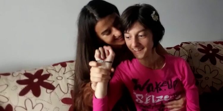 Familjarët nuk kishin më shpresa, “Fundjavë Ndryshe” ndryshon jetën e 13-vjeçares (VIDEO)