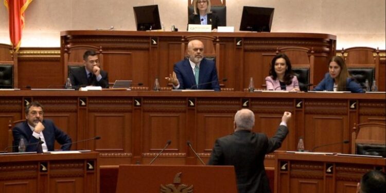 “Ti je ëmbëlsira në fund”, Spaho shpërthen ndaj Ramës: Na trajtoni si të njerkës, me rrugaçët e Tiranës je rritur