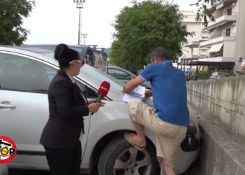 Çudia në Vlorë: Ka vilë, por jo rrugë për të dalë! Qytetari kërcen mbi makina