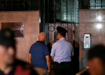 Reuters: Diplomatët iranianë dogjën dokumentet disa orë para se të largoheshin nga Shqipëria