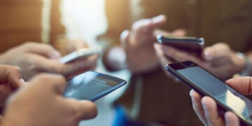 Përdorimi i internetit nga celularët shënon rekord të ri, rritet me 30.5%