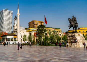 Rreziku për qenë i varfër, Shqipëria kryeson Europën me 43% të popullsisë