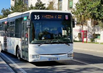 Kriza e transportit urban; Operatorët rekomandojnë si zgjidhje dyfishimin e çmimit të biletës në Tiranë