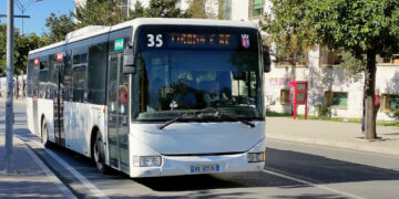 Transporti urban në Tiranë vijon me rënien e pasagjerëve; Operatorët: Deri 40% më pak se 2019