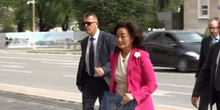 Financimet ruse! Ambasadorja Yuri Kim bën lëvizjen e radhës