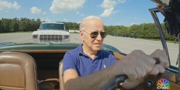 Biden i papërmbajtshëm, garë me gati 200 km/h (FOTO)