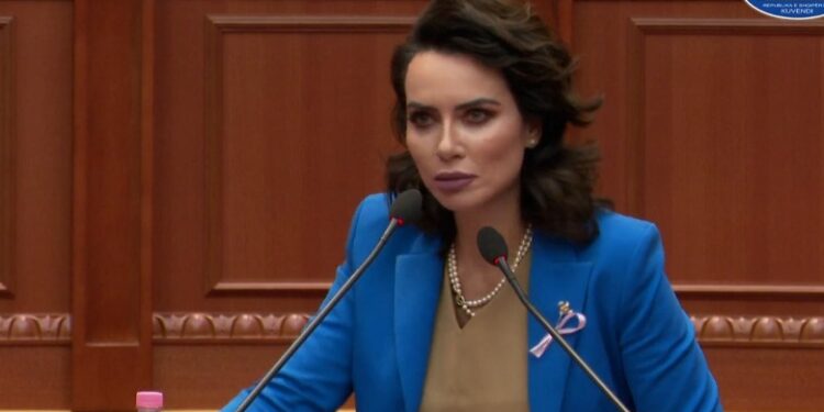 Grida Duma akuza qeverisë: Pedagogu po kërkon pagën që mos të emigrojë!